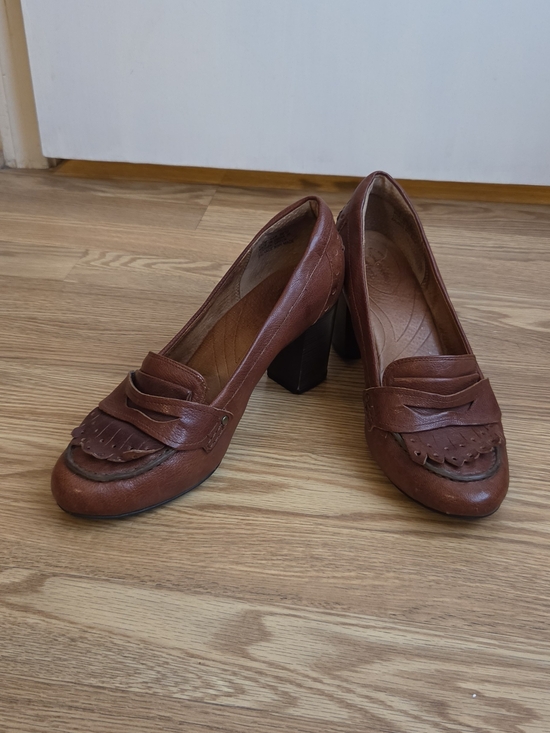 Clarks Shoes - Clarks Indigo Brown Leather Heeled Loafers - Women 9.5